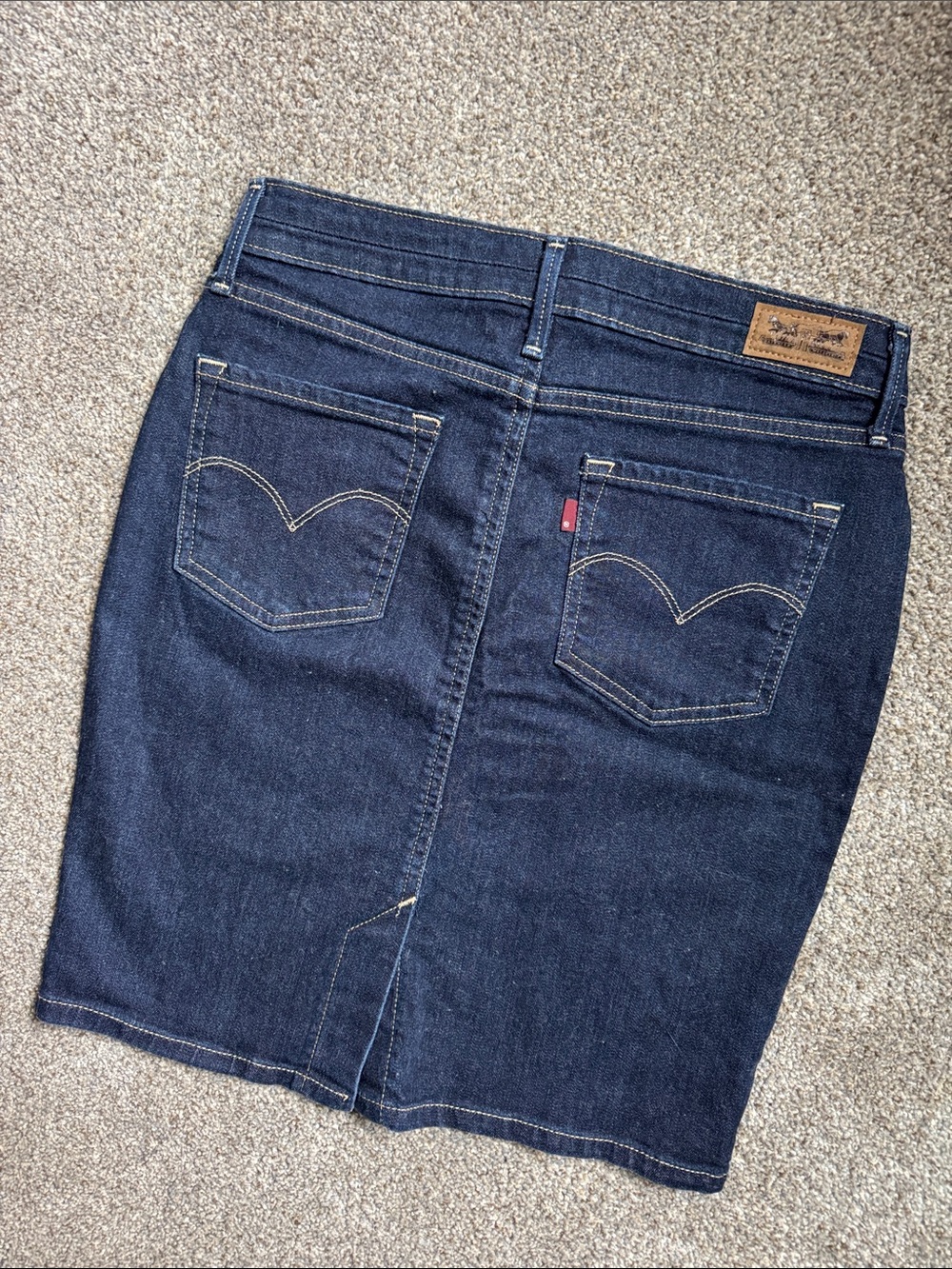Levi's Dark Indigo Denim Pencil Skirt with Back Pockets size 27